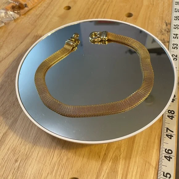 Chic Gold Mesh Choker Necklace with magnetic clip closure - Picture 8 of 8